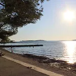 Family Friendly Apartments With A Swimming Pool Pula - 22040