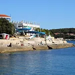 Family Friendly Apartments With A Swimming Pool Pula - 22040