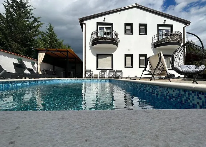 Family Friendly Apartments With A Swimming Pool Pula - 22040
