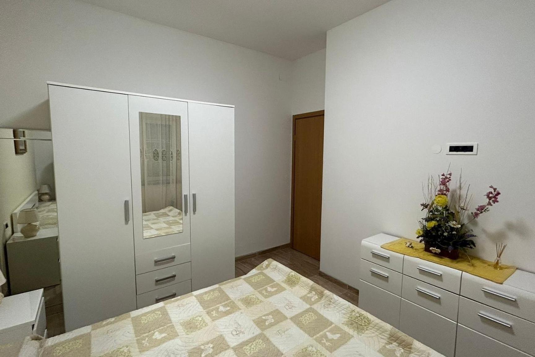 Family Friendly With A Swimming Pool - 22040 Apartman *