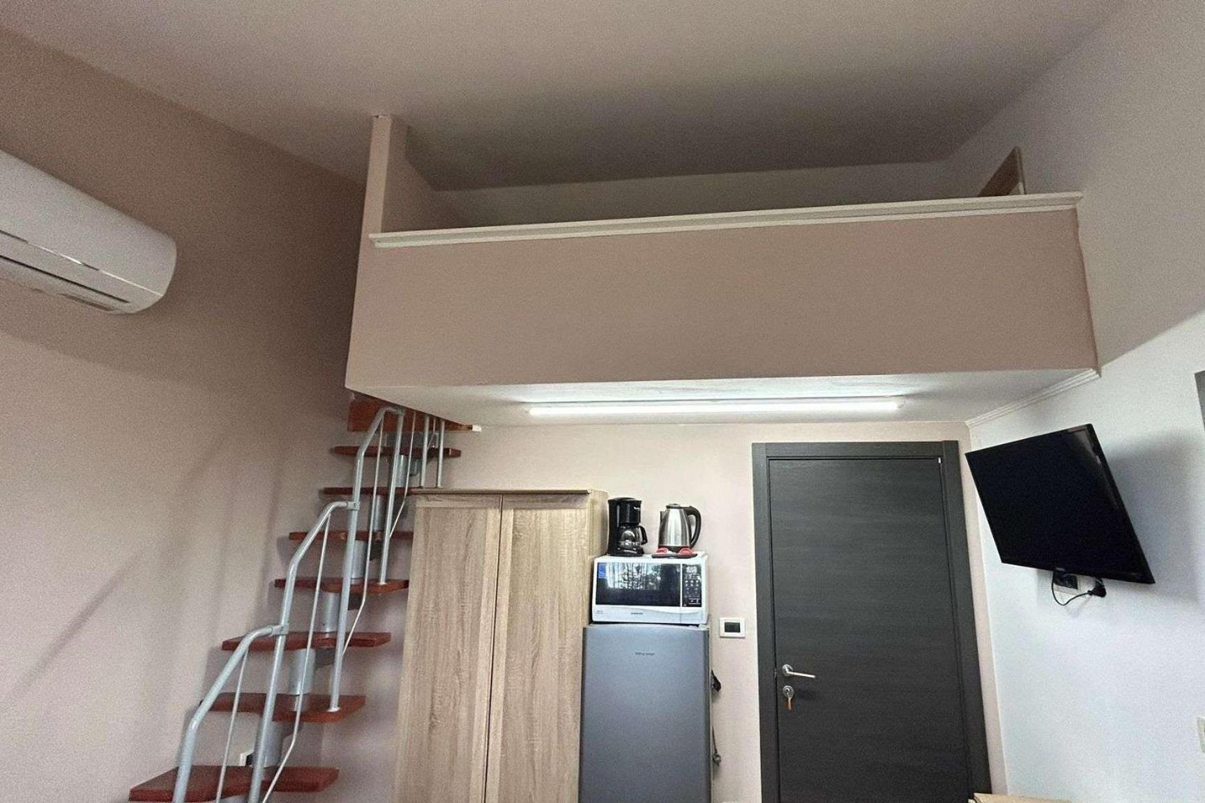 Apartman Family Friendly With A Swimming Pool - 22040 Pula