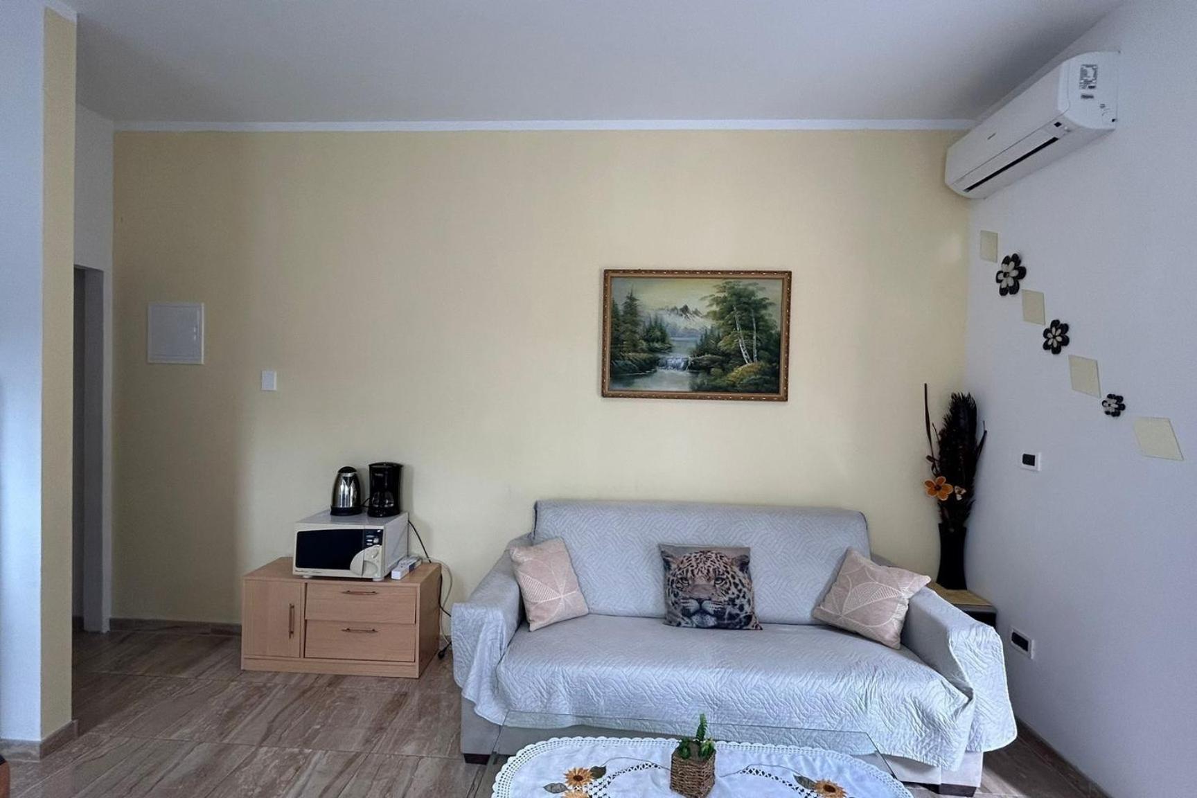 Family Friendly With A Swimming Pool - 22040 * Pola