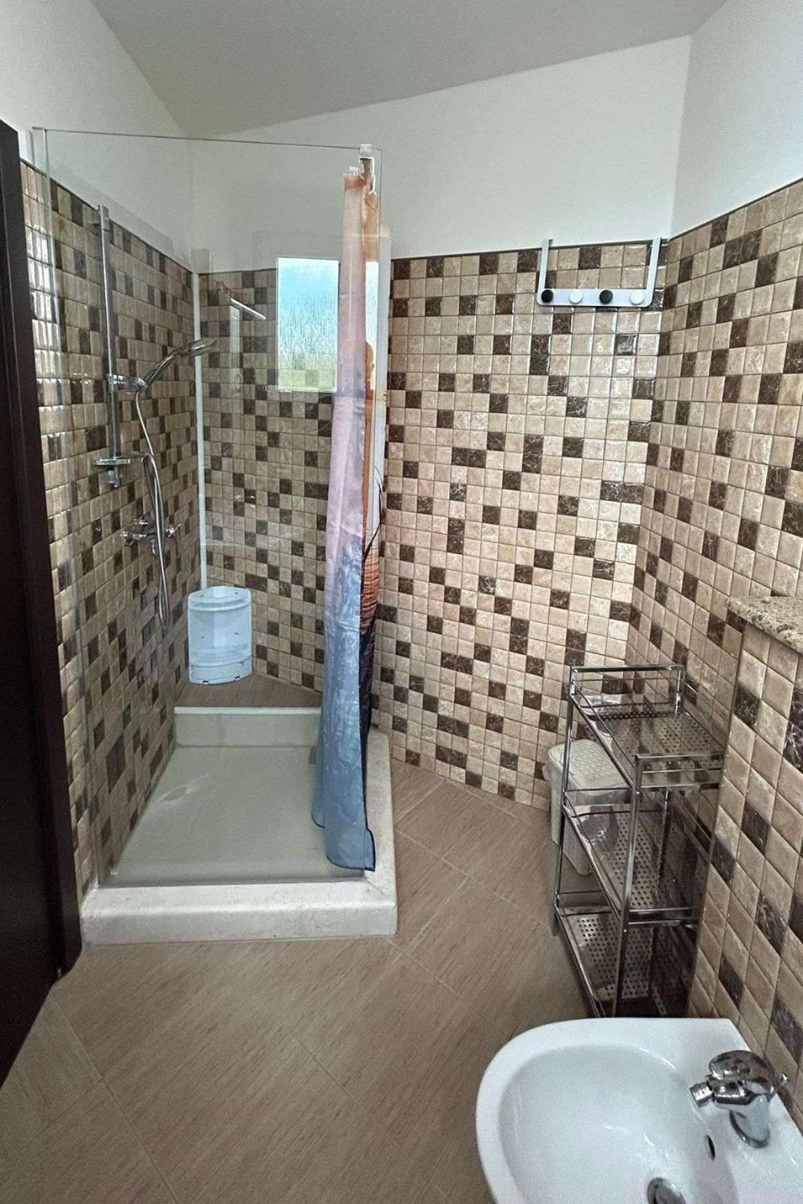 Family Friendly With A Swimming Pool - 22040