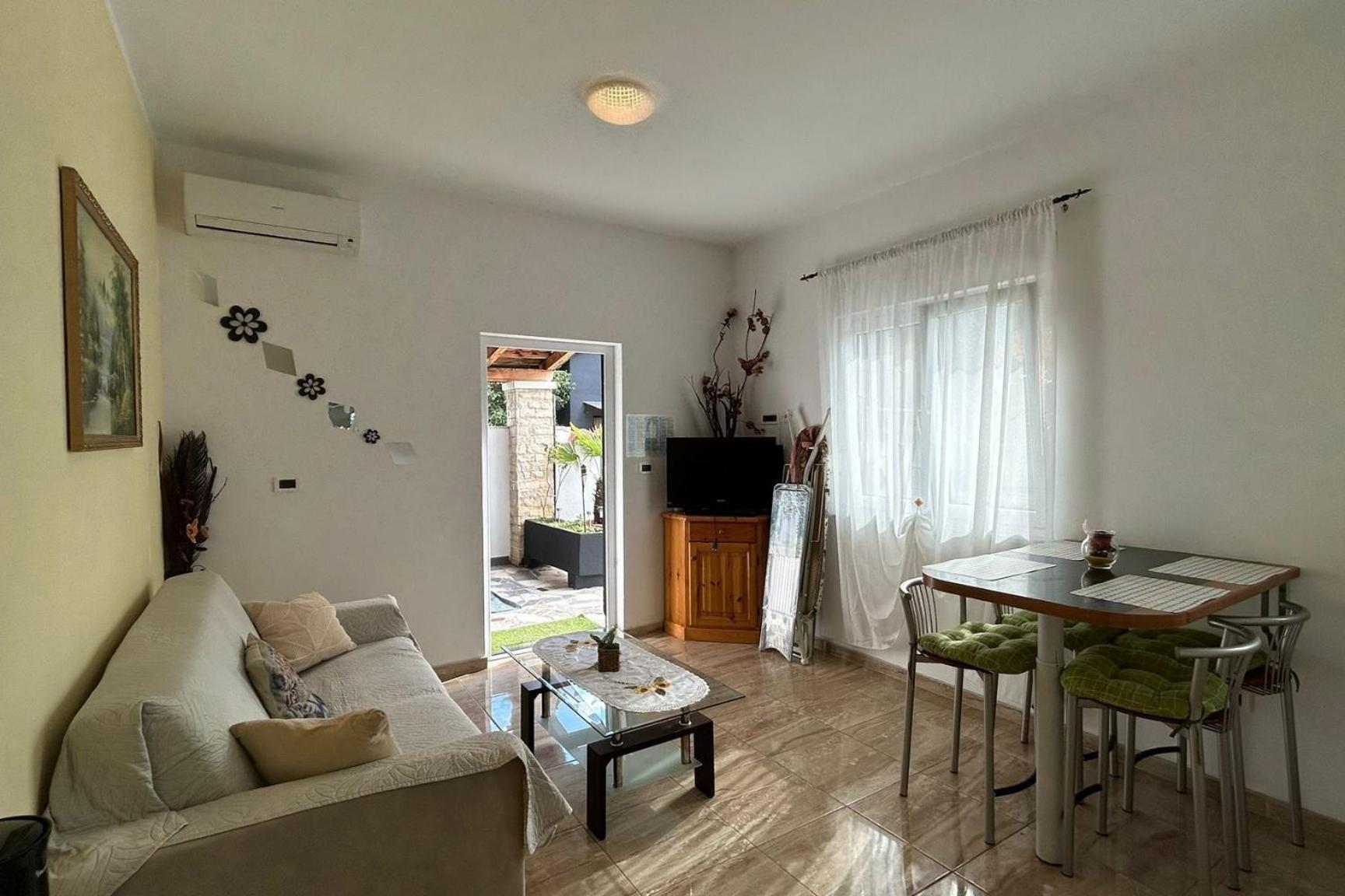Apartman Family Friendly With A Swimming Pool - 22040