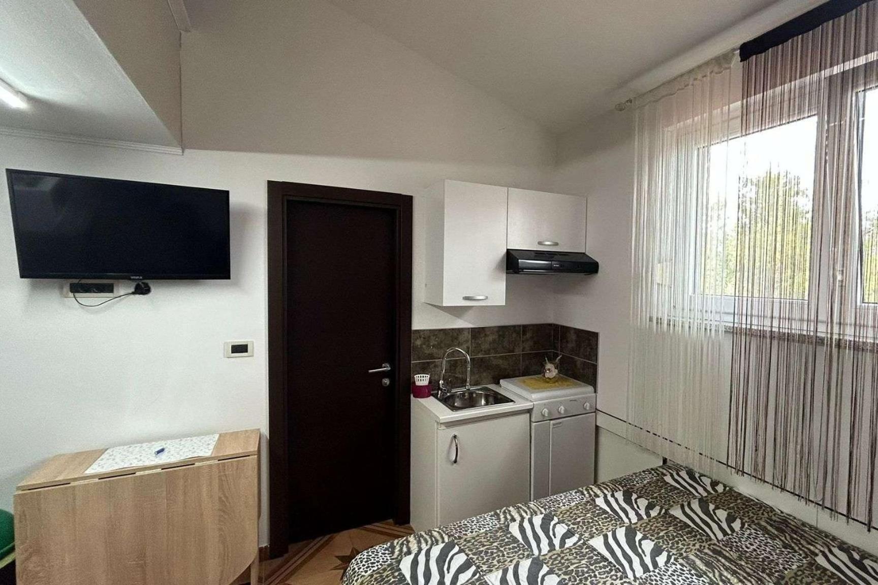 Family Friendly With A Swimming Pool - 22040 Pula