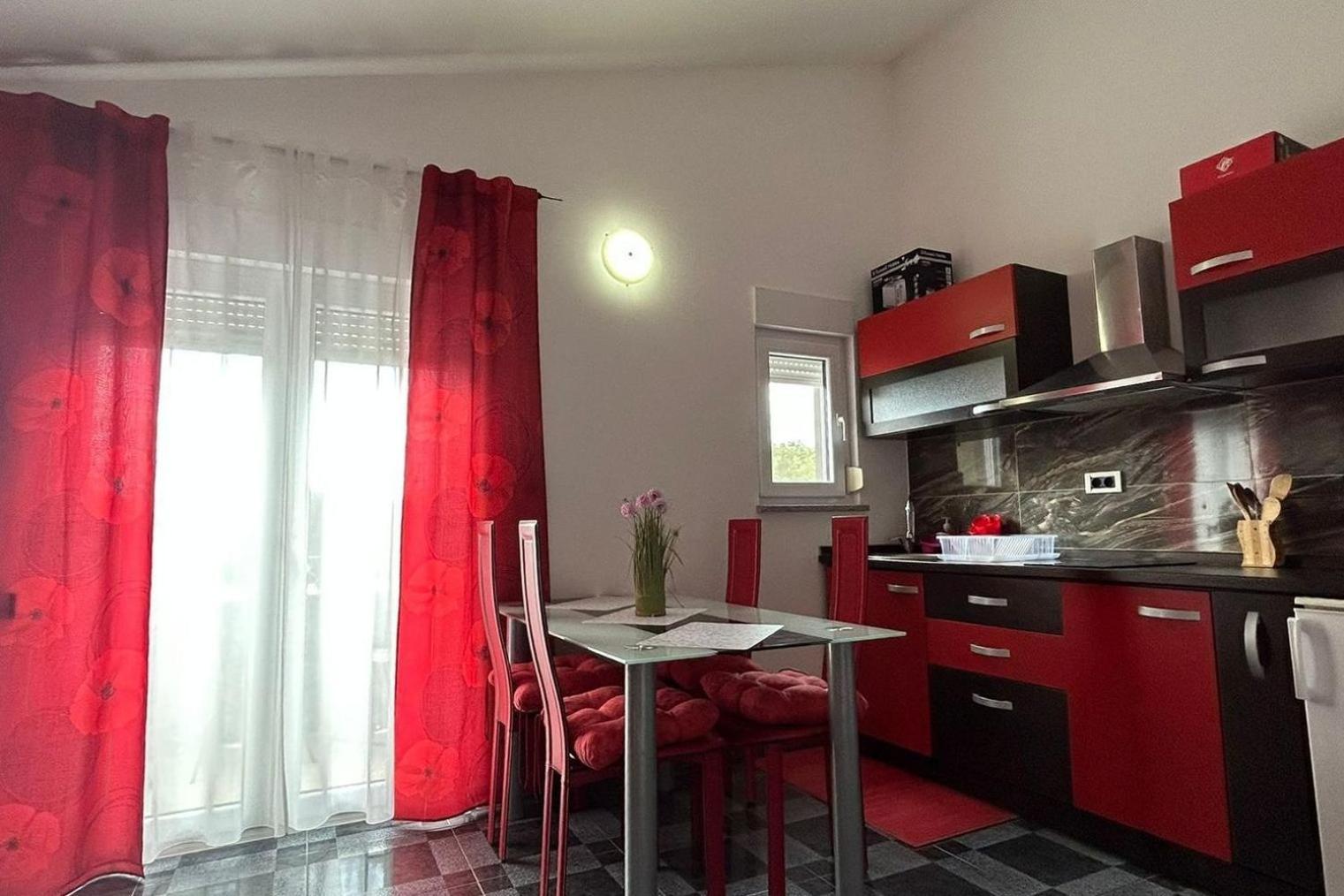 Family Friendly With A Swimming Pool - 22040 * Pola