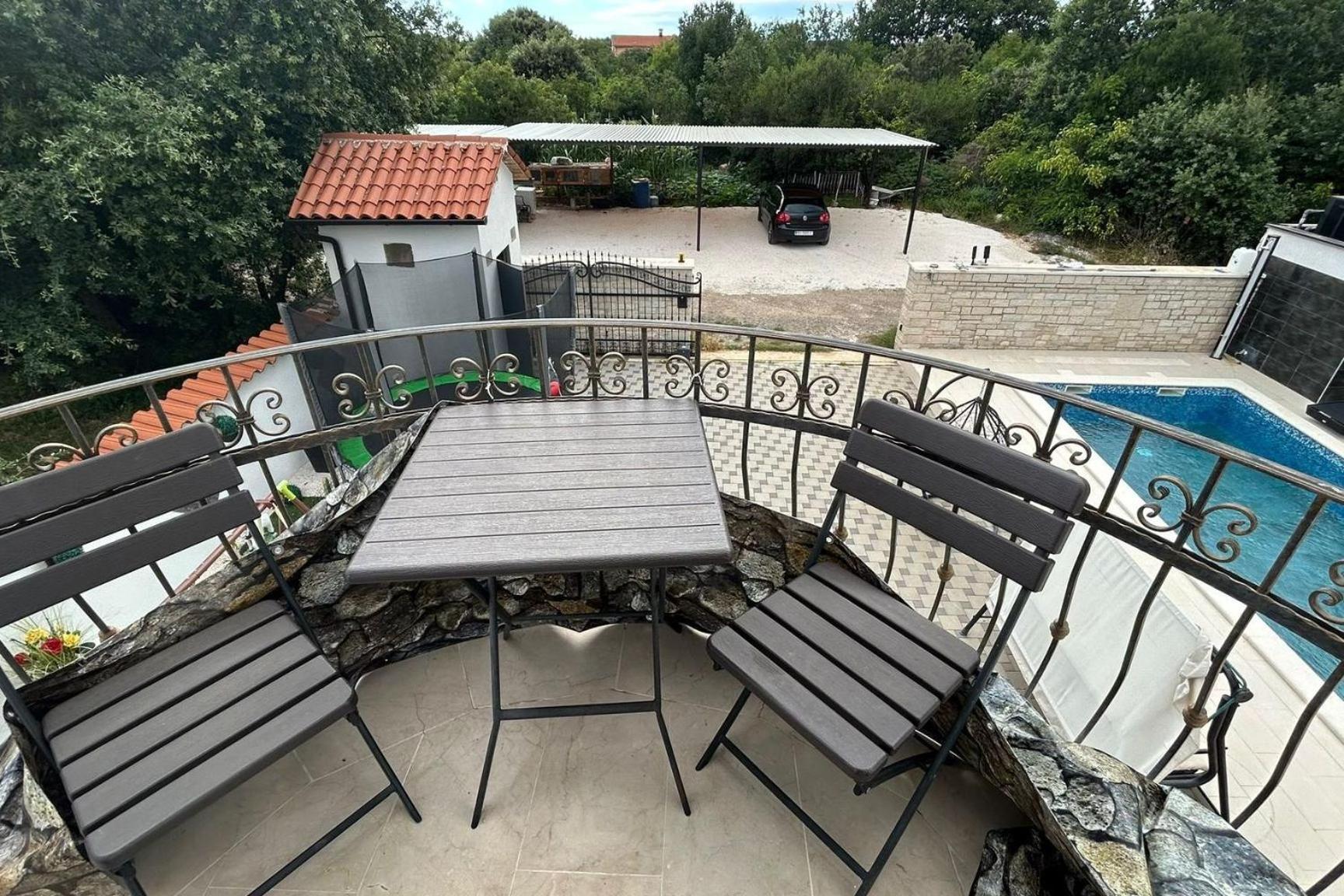 Family Friendly With A Swimming Pool - 22040 Apartman