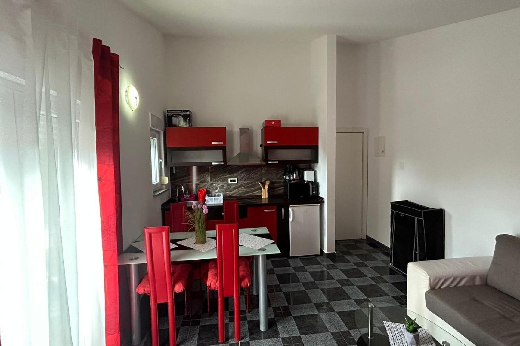 Apartman Family Friendly With A Swimming Pool - 22040