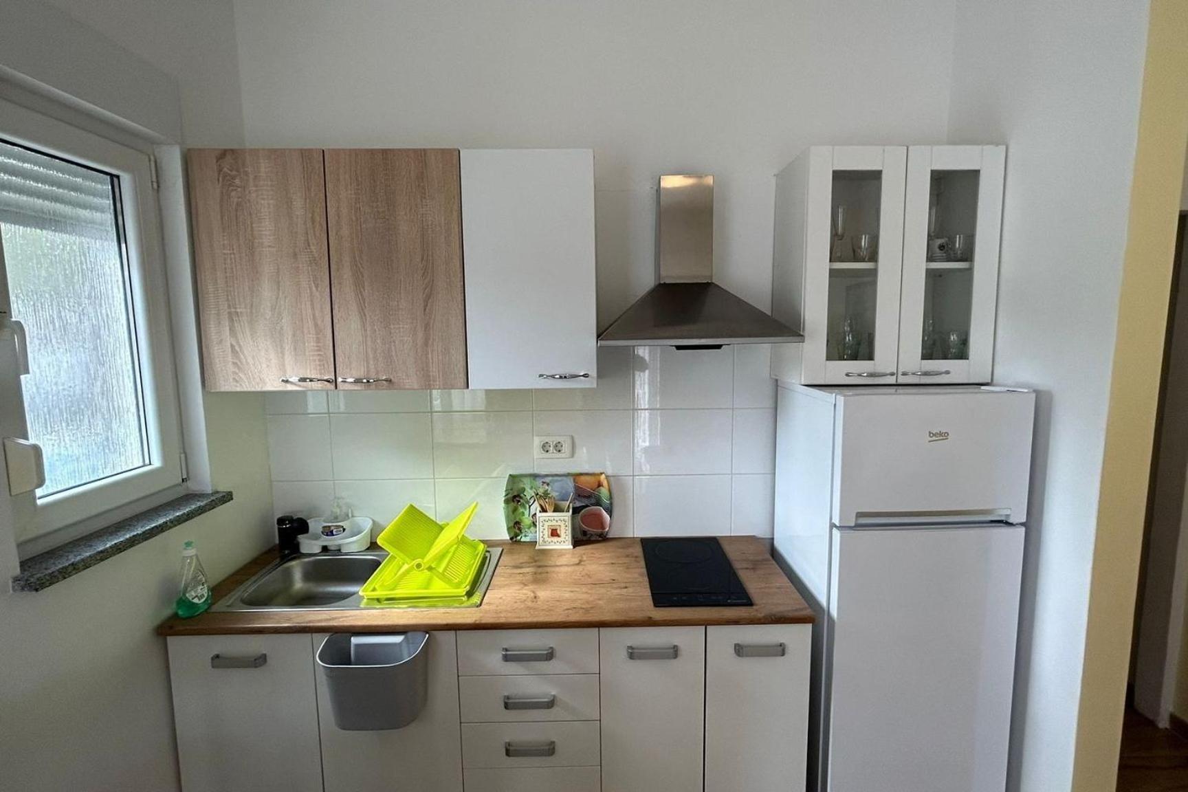 Family Friendly With A Swimming Pool - 22040