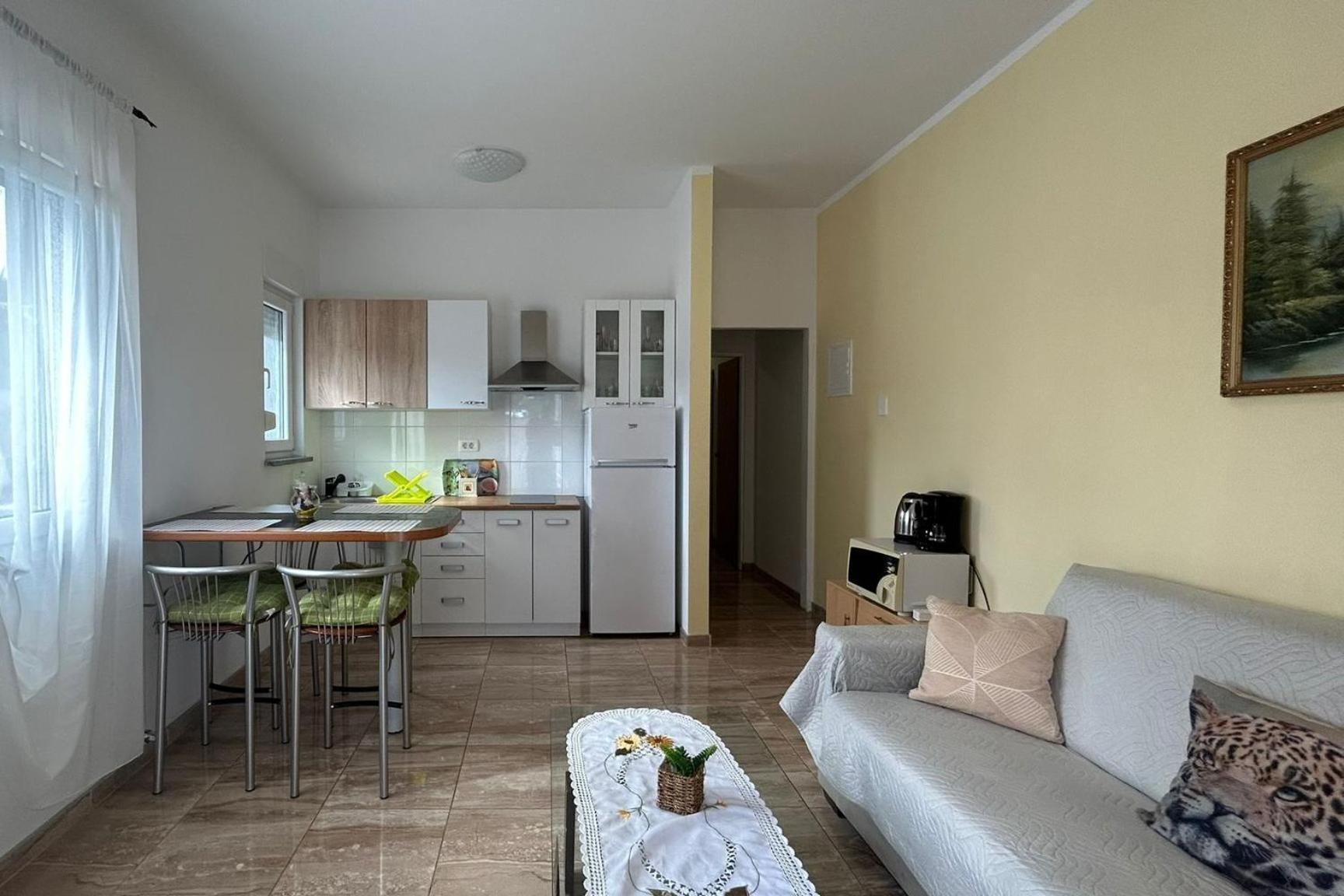 Family Friendly With A Swimming Pool - 22040 Apartmán